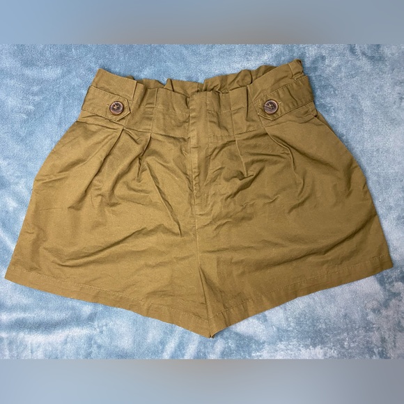 Forever 21 Pants - Forever 21 High waisted flared shorts